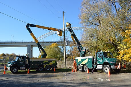 work being conducted on powerlines